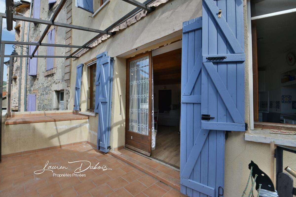 TURRIERS - Maison de village avec terrasse et cave - photo 9