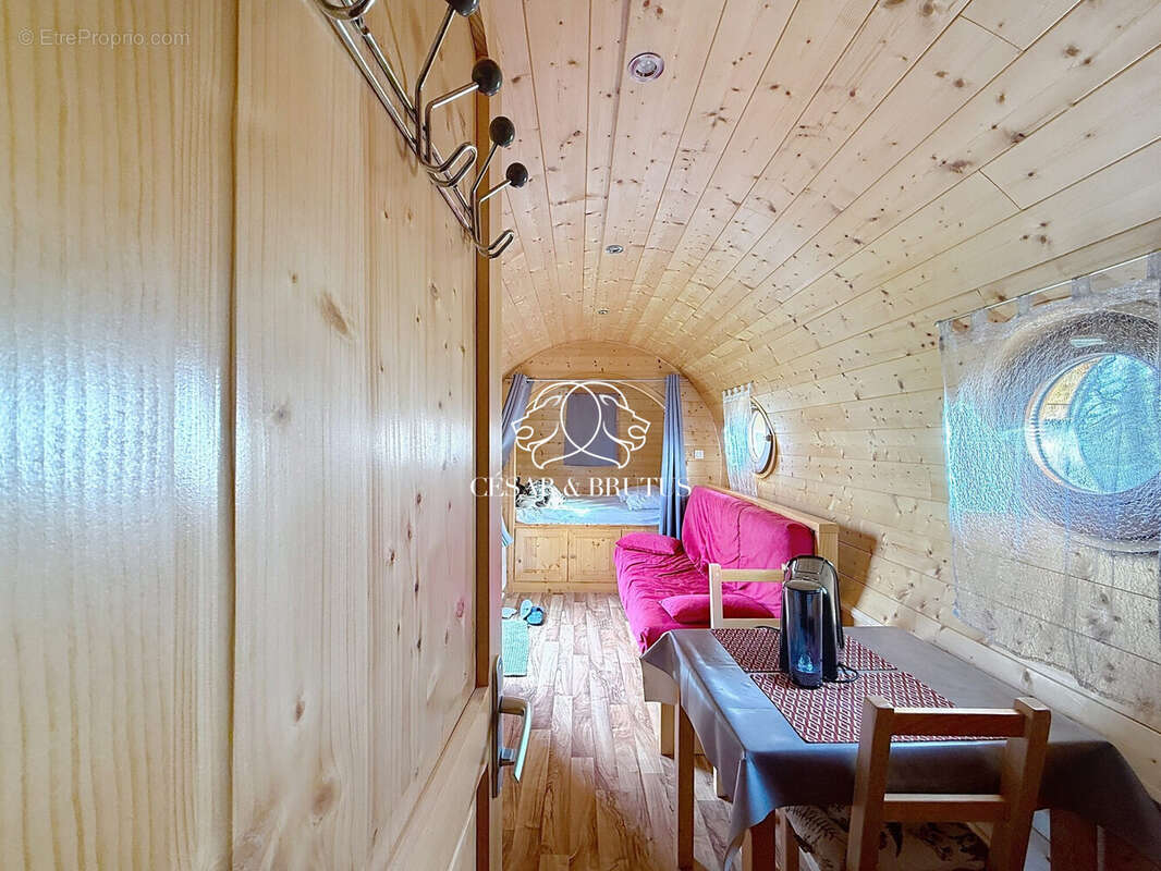 Maison à POUILLY-SOUS-CHARLIEU