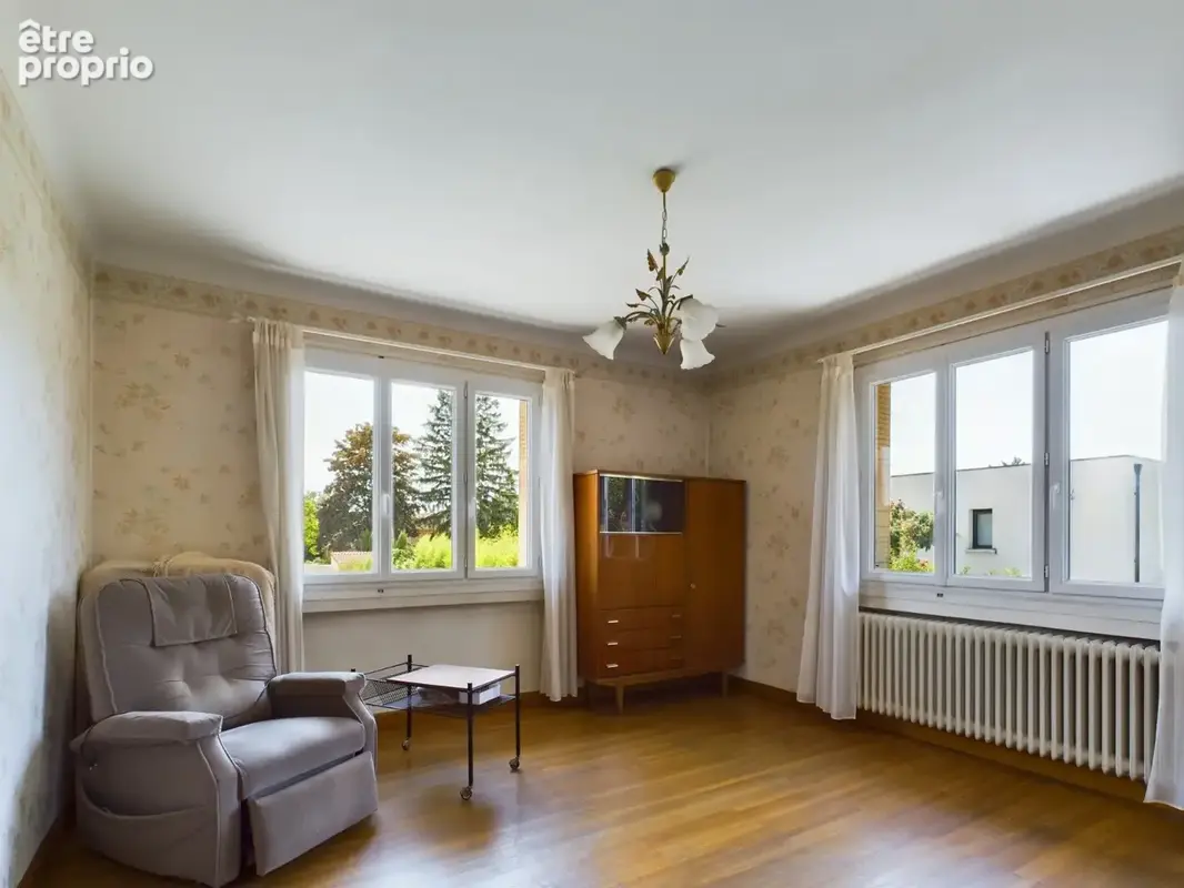 CHASSIEU   200 m2, beaux volumes et multiples possibilités - photo 10