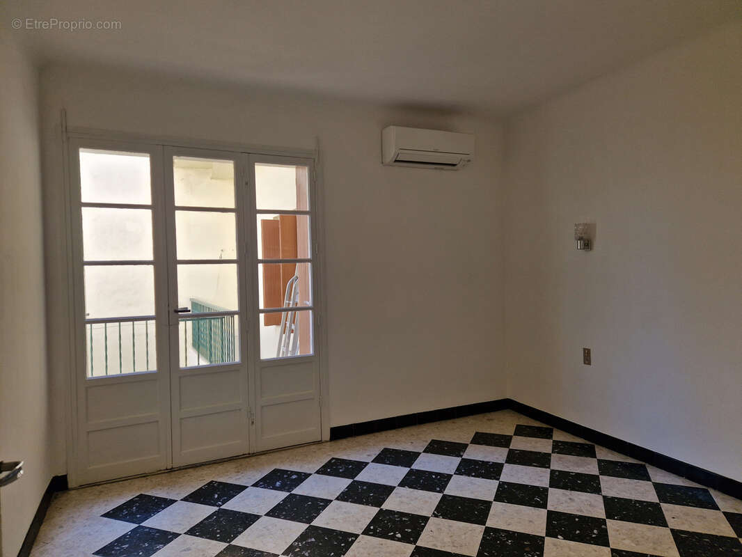 Appartement T4 + TERRASSE 20m2 + dépendance + cave - photo 5