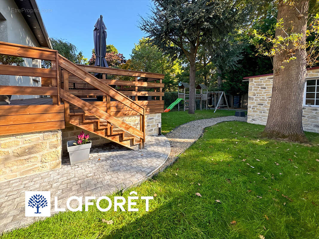 Maison à SAINTE-GENEVIEVE-DES-BOIS