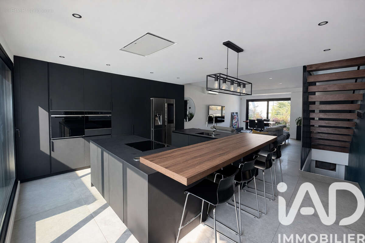 Maison 183 m² à Sainte-Genevieve-Des-Bois  - photo 6