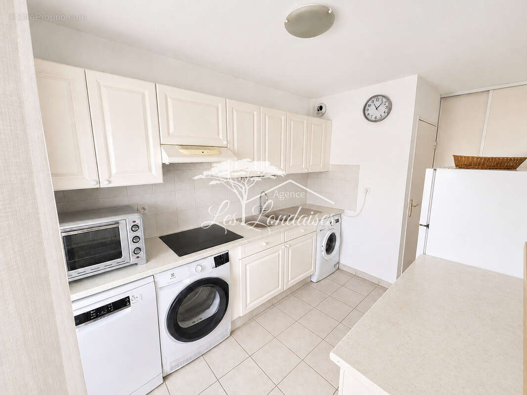 À vendre   Bel appartement T3 de 65,85 m2   Résidence Corail   Bormes-les-Mimosas - photo 3