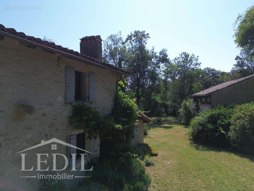 Maison à MAUVEZIN