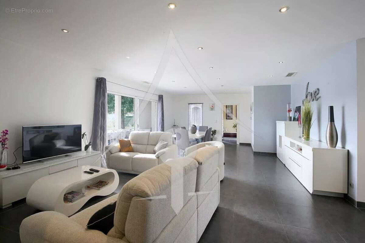 Maison à LAVERNOSE-LACASSE