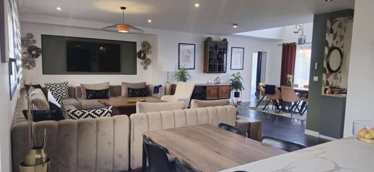 Maison à NEUVILLE-SUR-SARTHE