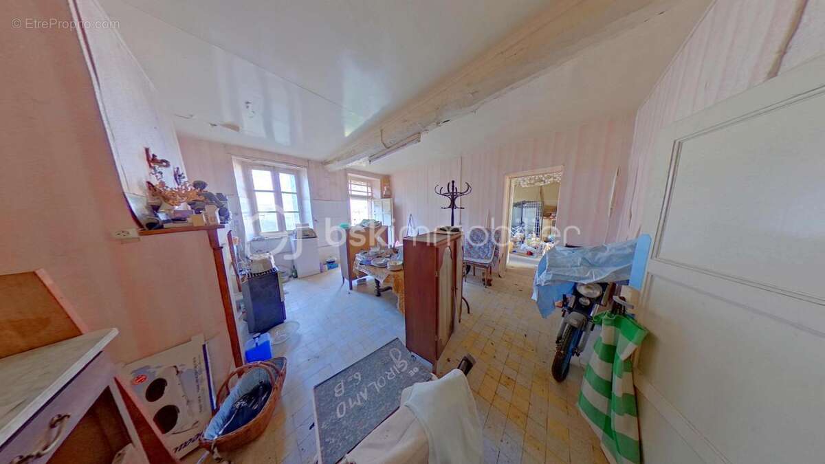 Maison Ancienne à rénover avec une grange et une cour 178 m² de terrain - photo 14