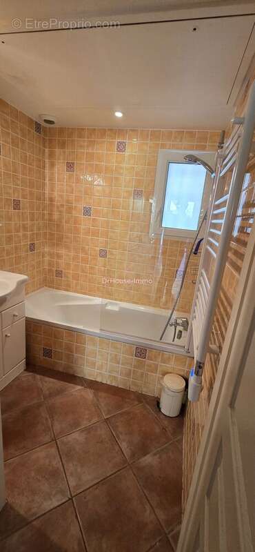 Appartement à GREOUX-LES-BAINS