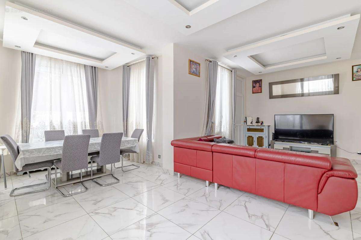 Maison à LE THILLAY