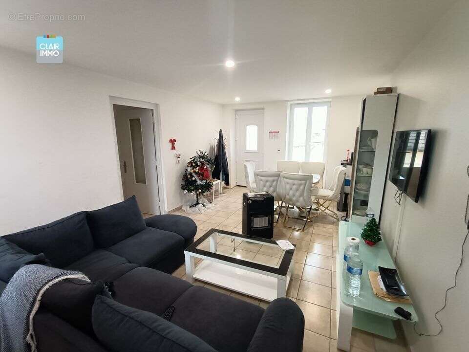 A LUGNY PROCHE MACON EN BOURGOGNE MAISON 9 PIECES DE 260 M² - Maison à LUGNY