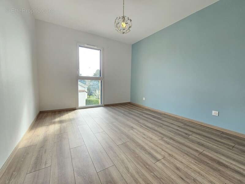 Appartement à PANISSIERES