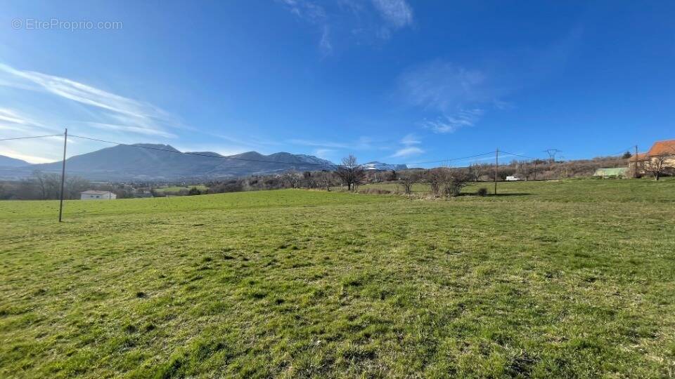 Terrain à LA ROCHETTE