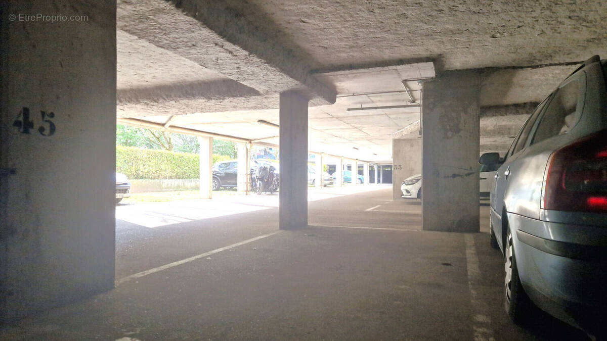 Parking à CHOISY-LE-ROI
