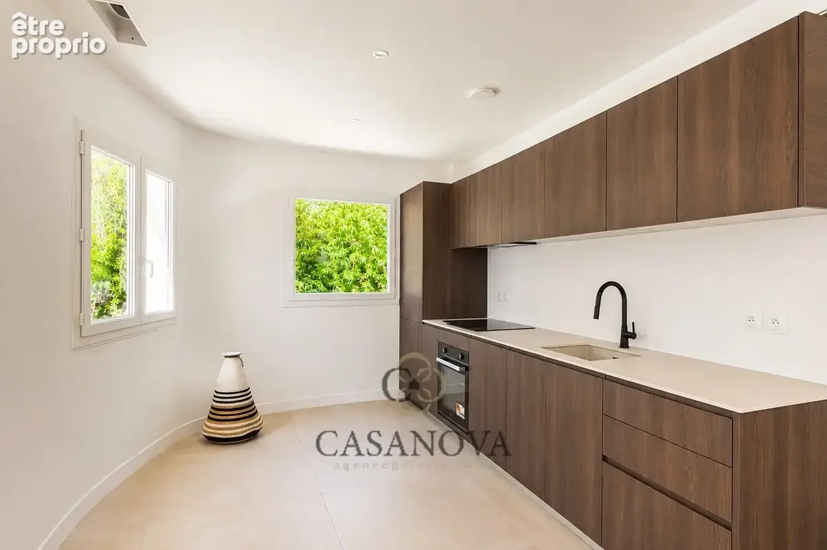 Castelnau-le-lez  villa moderne entièrement rénovée aux prestations haut de gamme. - photo 9