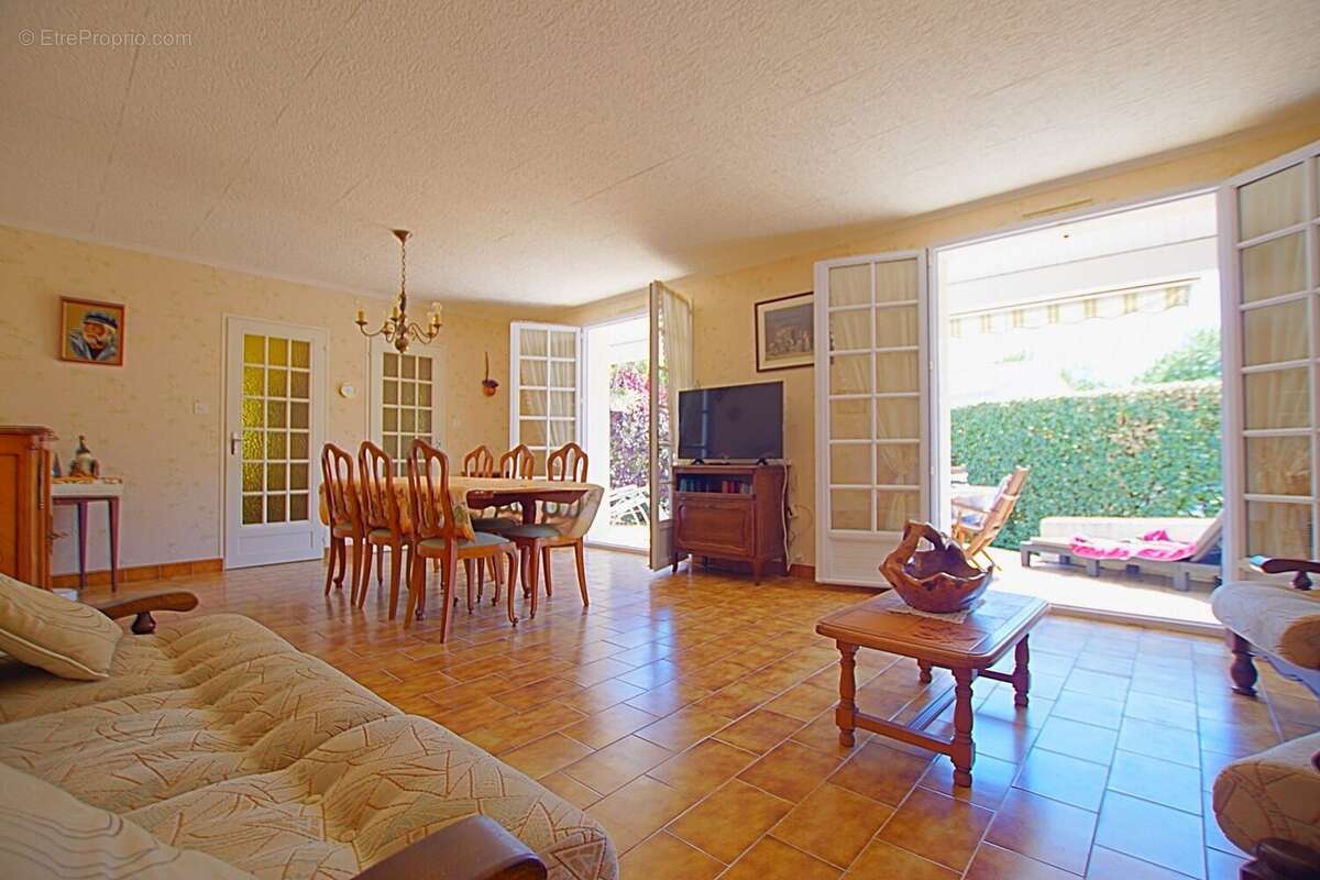 SEJOUR SALON - Maison à L'ILE-D'OLONNE