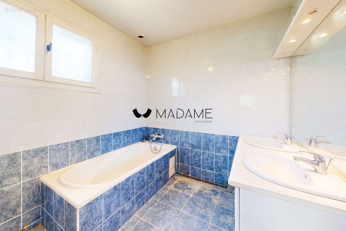 Salle de bain - Maison à SASSENAGE