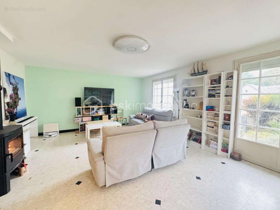 Maison à SAINT-JEAN-DE-BRAYE