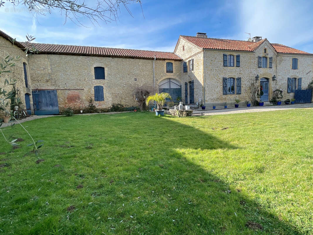 Grande maison de maître du 18ème avec dépendances - photo 21