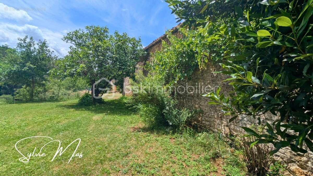 Ensemble de caractère avec grange et ancien four à pain - photo 19