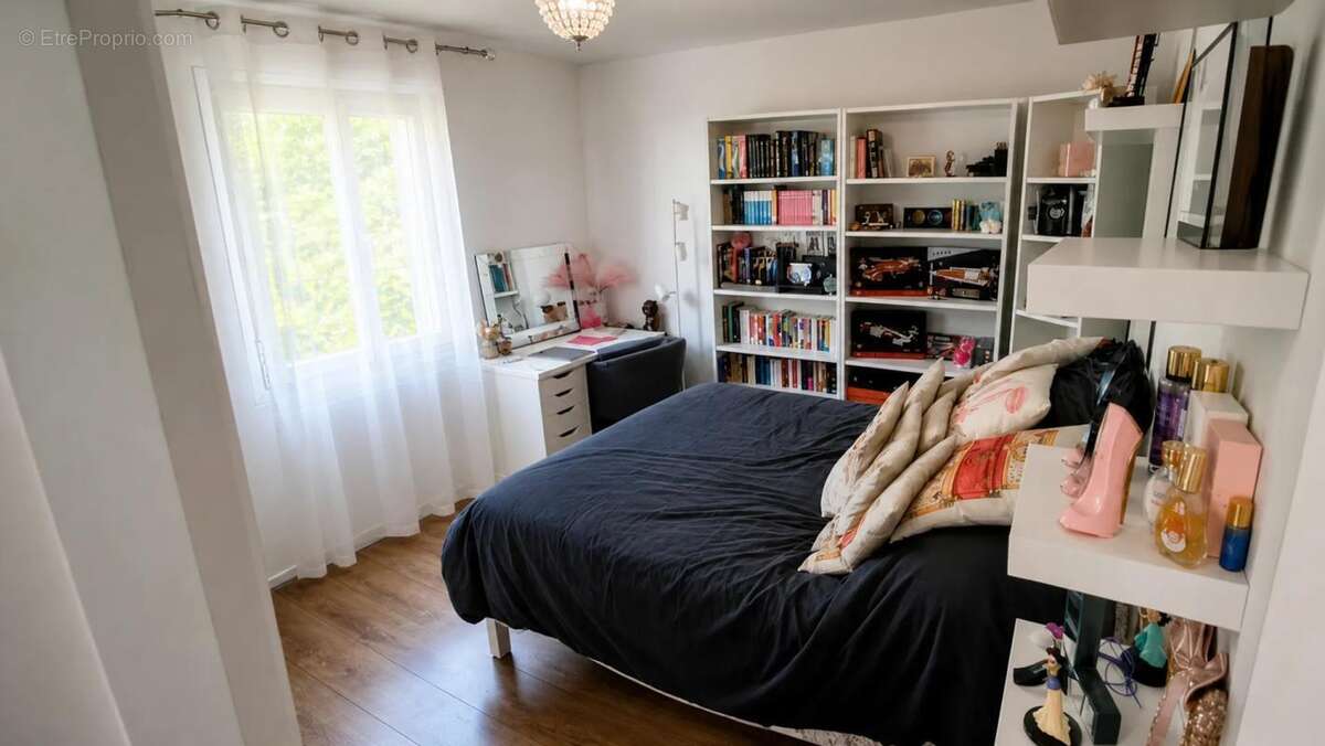 Maison de 7 pièces de 140 m² à Clichy-sous-Bois - photo 8