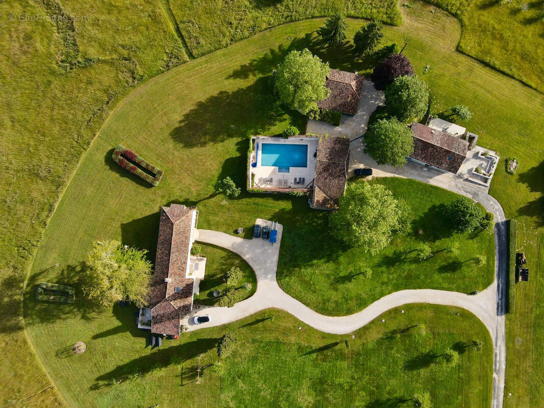 Maison à SAVIGNAC-SUR-LEYZE