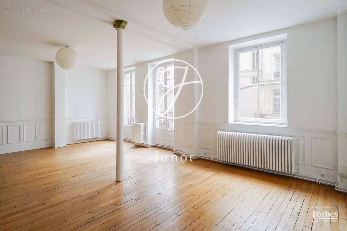 Appartement à PARIS-3E