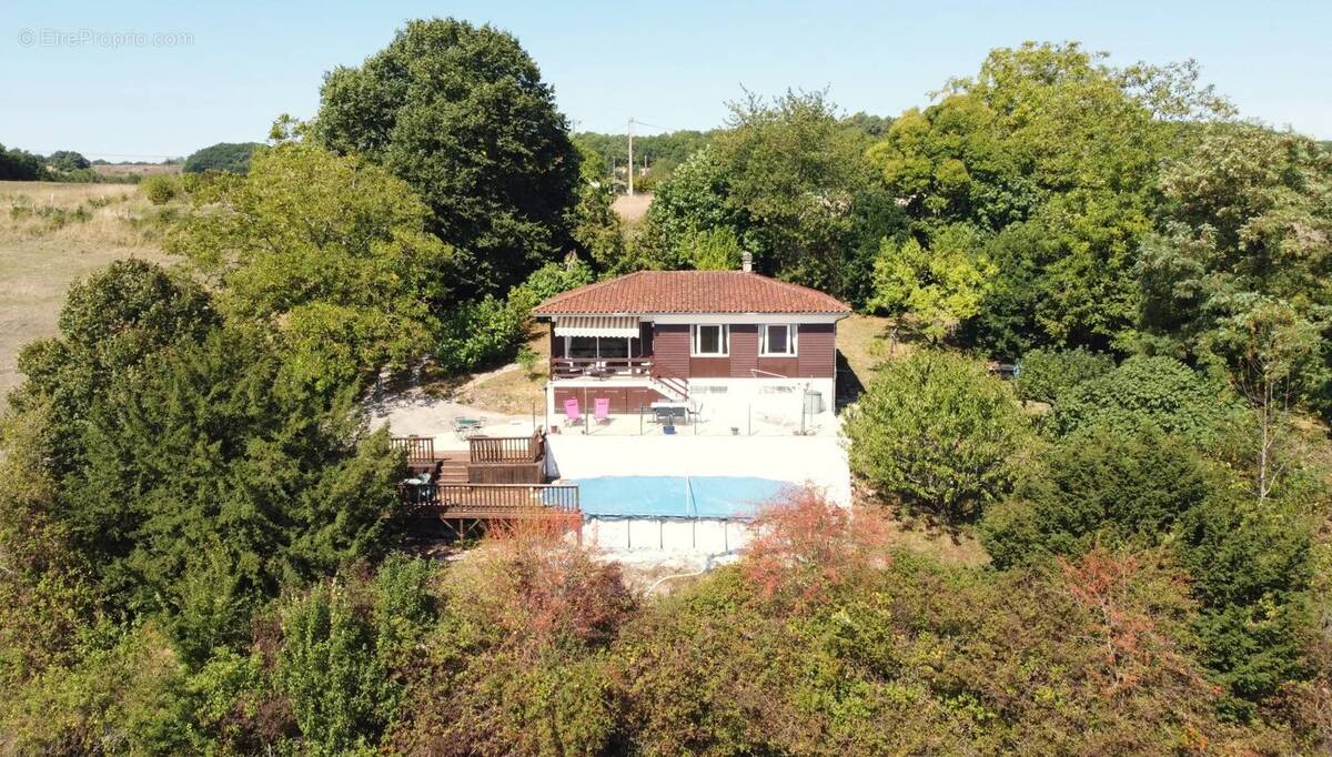 Maison à SALLES-LAVALETTE