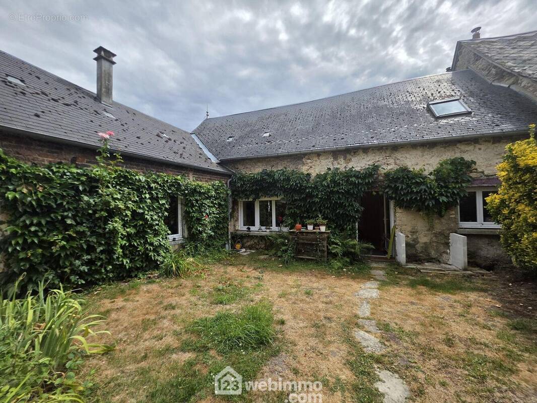 Un ensemble immobilier au charme authentique, composé de deux habitations - Maison à SAINT-THOMAS