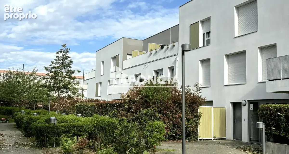 En centre ville Appartement deux pièces - photo 1