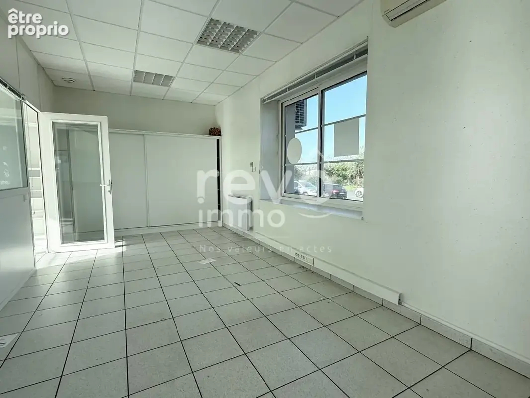 Local commercial 115 m²  centre-ville - photo 4