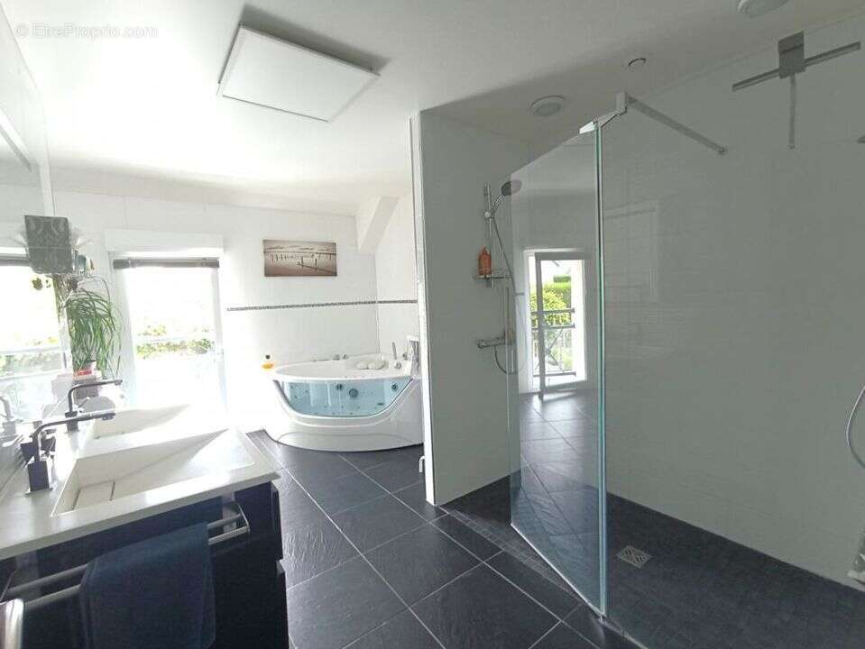 Maison à BRETTEVILLE-L&#039;ORGUEILLEUSE