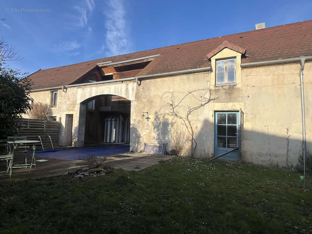 Maison à VARENNES-VAUZELLES