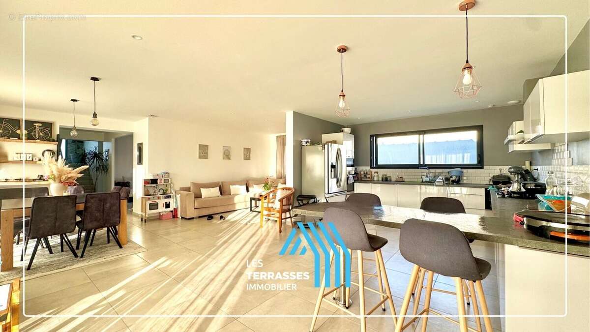 Maison à MONTELIMAR