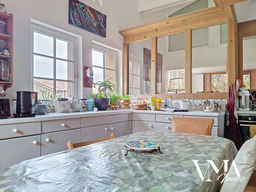 Maison à COLLONGES-AU-MONT-D'OR