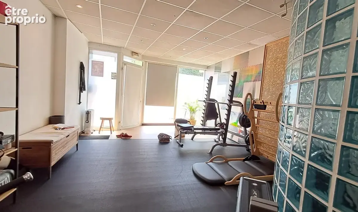 Immeuble loué  Local professionnel + 2 studios - photo 4