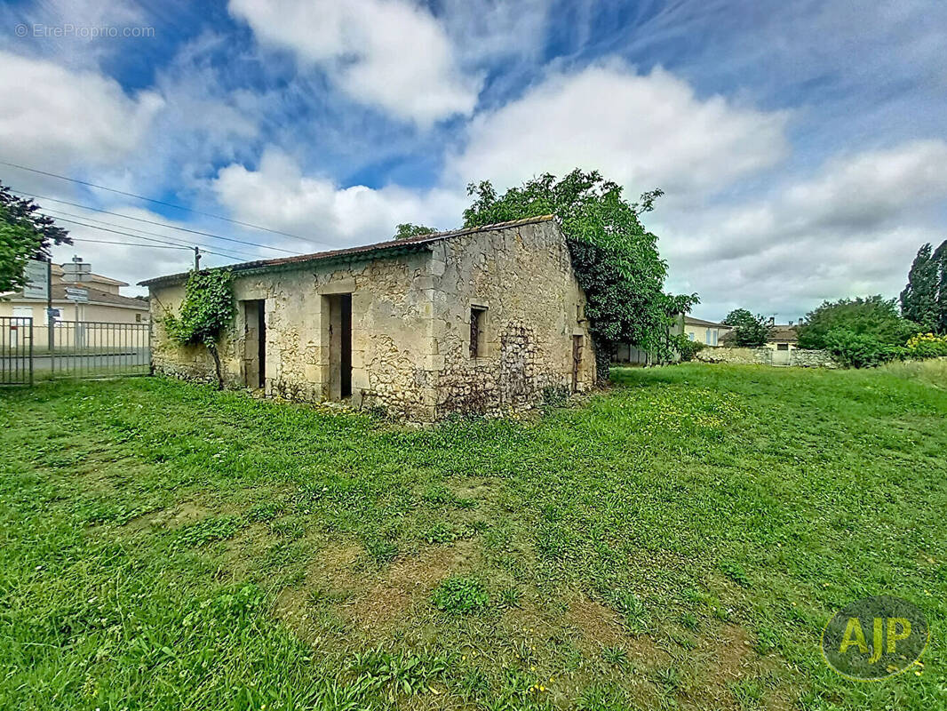 Parking à LESPARRE-MEDOC