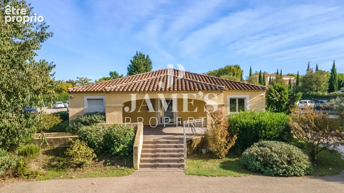 Commerce 192 m² à vendre à Eyragues (13630) - photo 1