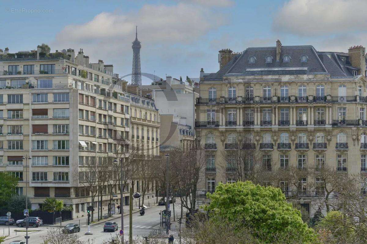 Appartement à PARIS-16E