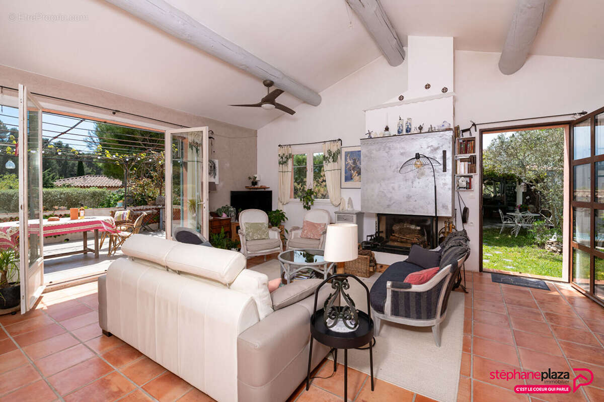 Maison à CUGES-LES-PINS