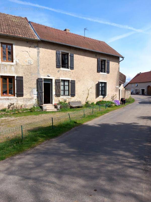 Maison à VORAY-SUR-L'OGNON