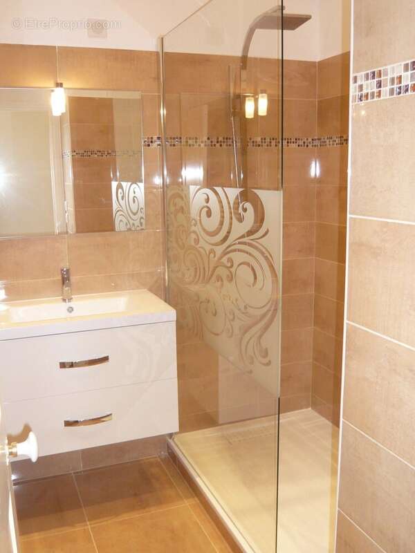 Salle de bains Carrelage - Appartement à NICE