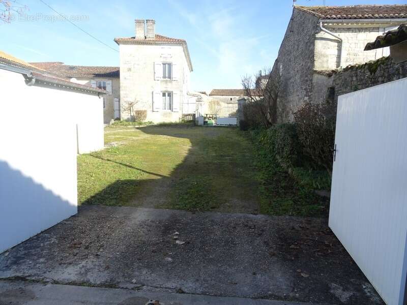 Maison à HIERSAC