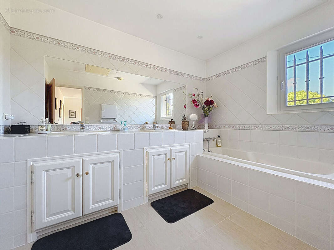 Maison à SAINT-CANNAT