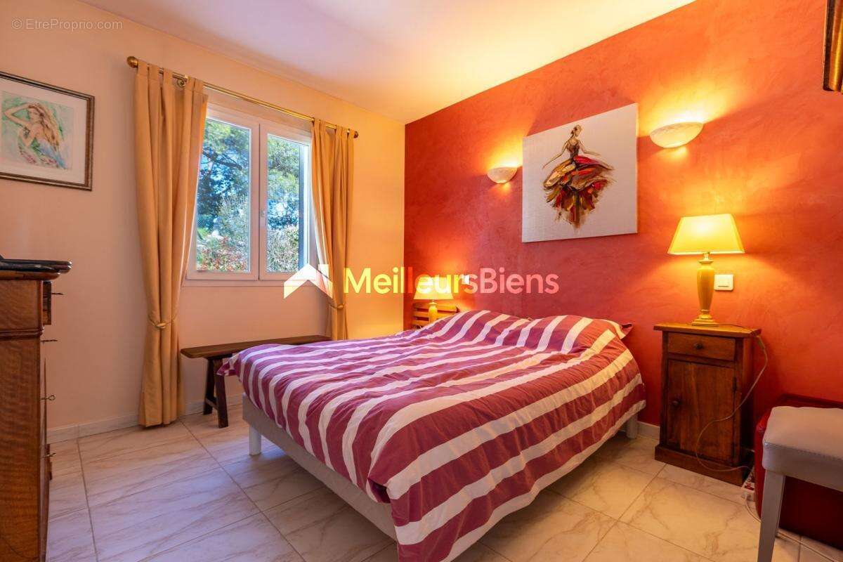 Maison à ROQUEBRUNE-SUR-ARGENS