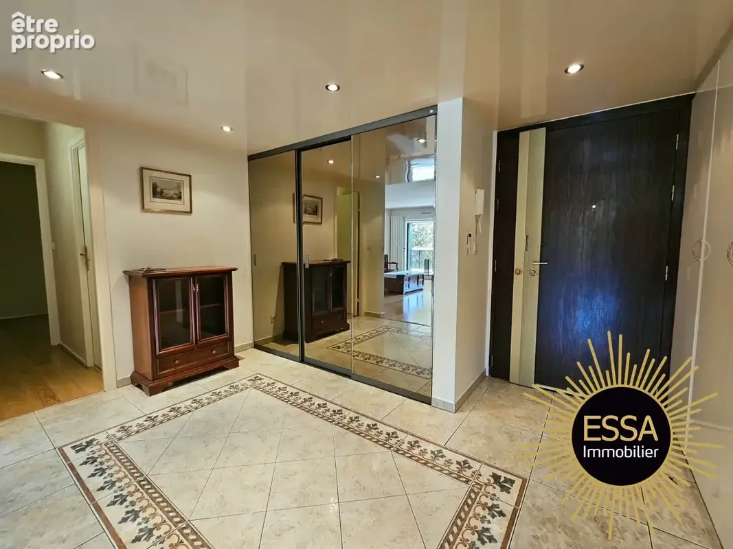 Appartement 5 pièces 135 m² à vendre à Rocquencourt (78150) - photo 8