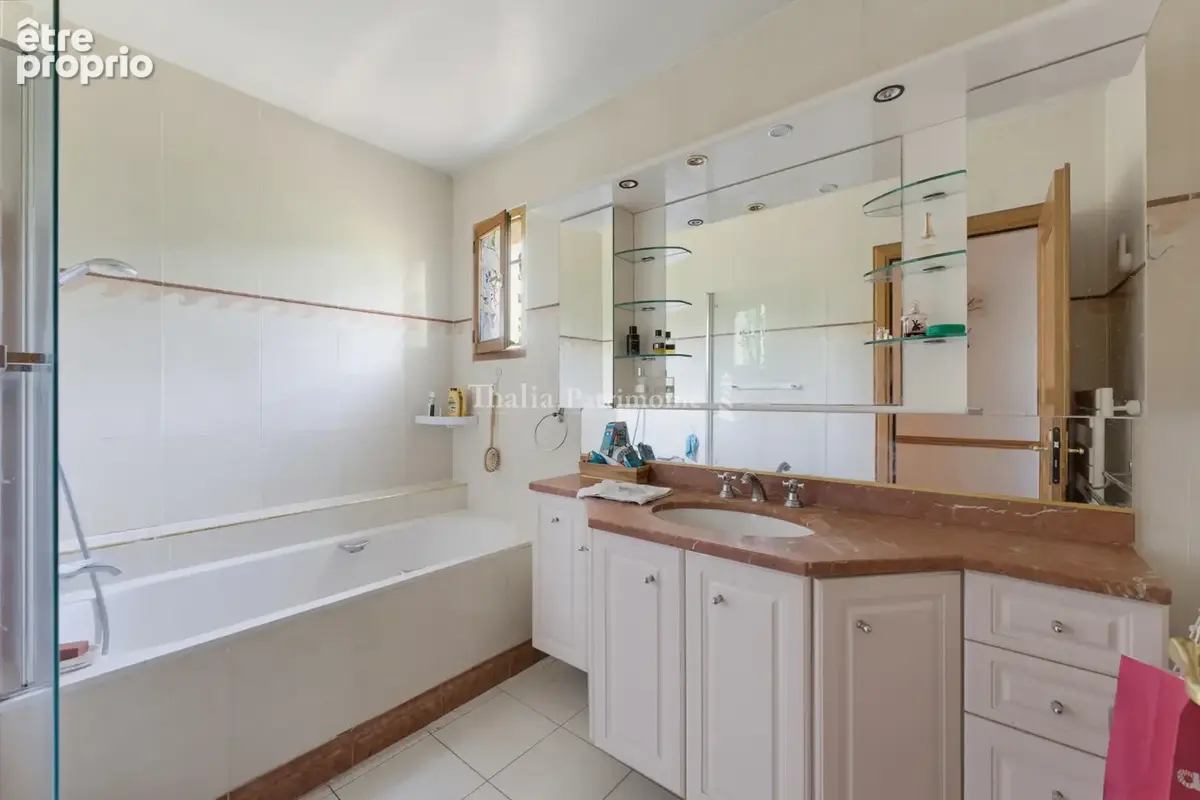 BOULIAC - secteur prisé, maison familiale avec piscine chauffée - photo 10