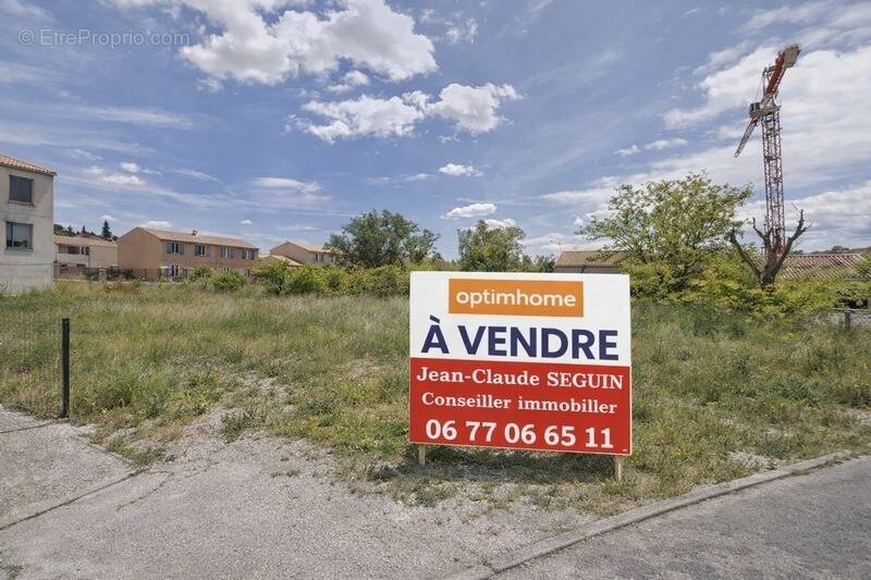 Terrain à MONTEUX