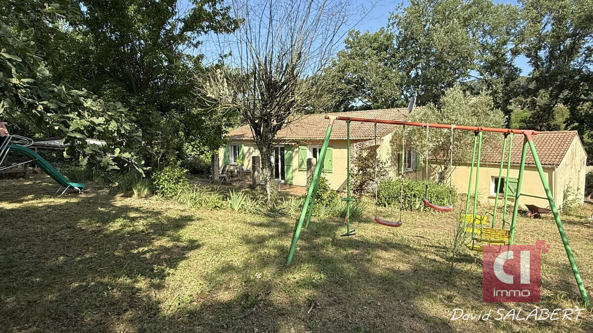À vendre,  villa plain-pied  T5 + appartement indépendant sur terrain arboré à Garéoult - photo 2