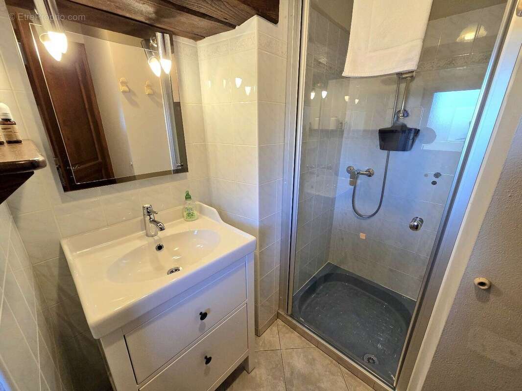 Maison en pierres au charme intemporel - photo 12