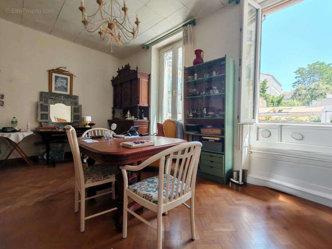 Appartement à MARSEILLE-1E